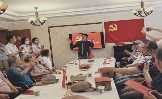 2024年7月1日，养老公司长影家举办“七一建党节座谈会”_副本.jpg